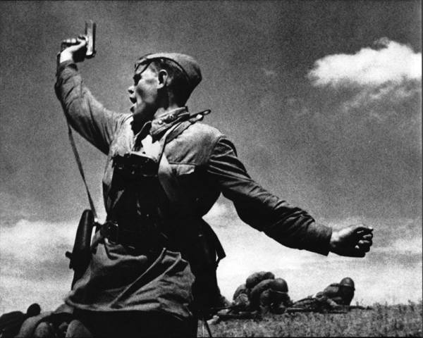 Kombat-Famous-Soviet-Photo-Wwii