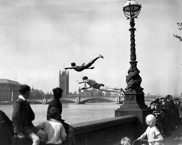 1934-Thames-Dive 1912258I