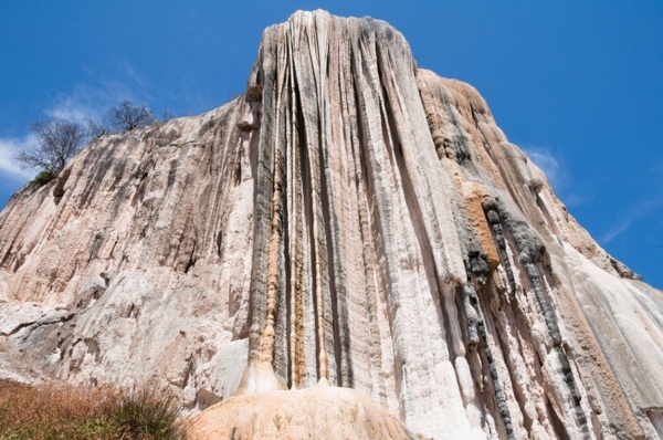 Hierve-El-Agua-Petrified-Waterfall-In-Oaxaca-Mexico-1600X1062