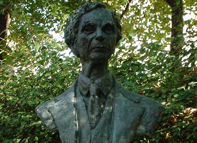 Bust_Of_Bertrand_Russell-Red_Lion_Square-London