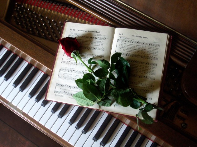 Rose-on-music-book-on-piano