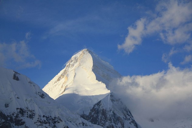 800px-Khan_Tengri_Pyramid