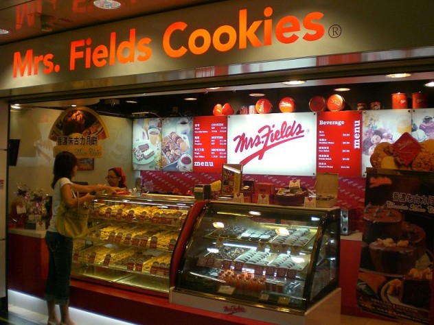 800px-HK_Wan_Chai_MTR_Station_Mrs_Fields_Cookies_1