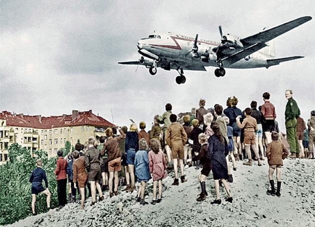 4_C-54_landing_at_Tempelhof_1948