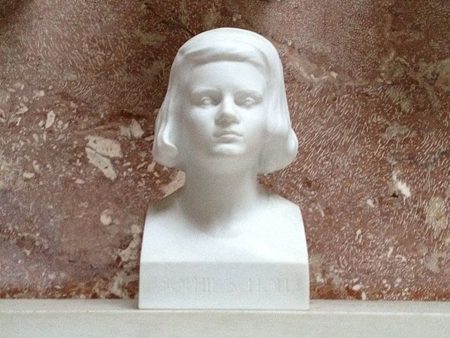 640px-Sophie_scholl_bust