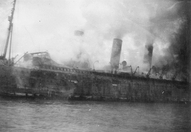 RMS_Empress_of_Asia_on_fire_after_IJN_air_attack_(2)