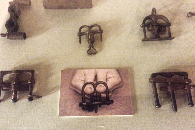 10 Horrifying Torture Devices Used At The Castle Of The Counts - 98