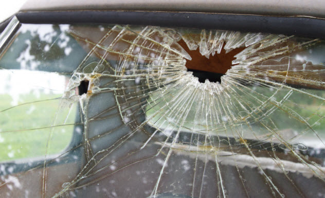 2-broken-windshield-2-476594374
