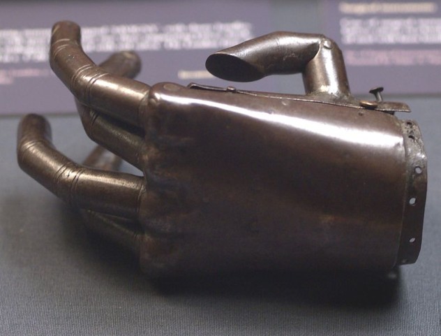 788px-Prosthetic_hand_iron_and_springs_Oxford