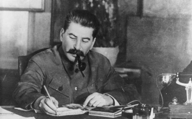 Bundesarchiv_Bild_183-R80329,_Josef_Stalin