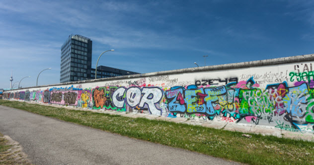 10-berlin-wall_000024508229_Small