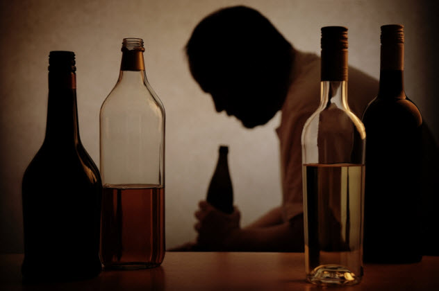 4-alcoholism_000061154754_Small