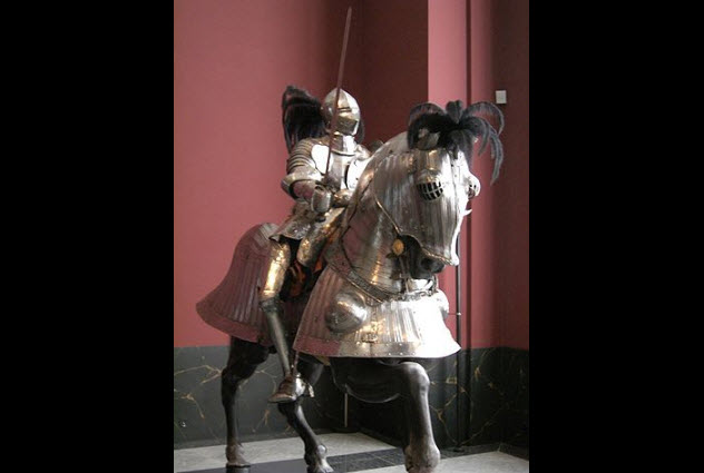 4-armored-knight-on-horseback
