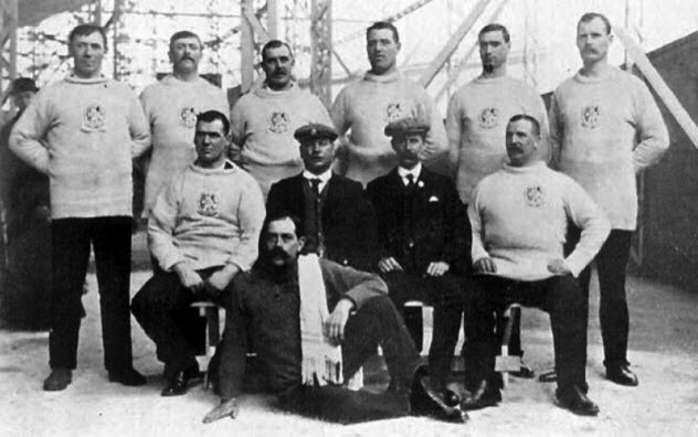 9-1908-london-team-darkened