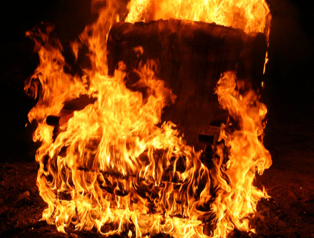 9-burning-chair_000007744894_Small
