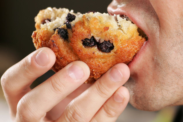 9-man-eating-muffin_000015158956_Small