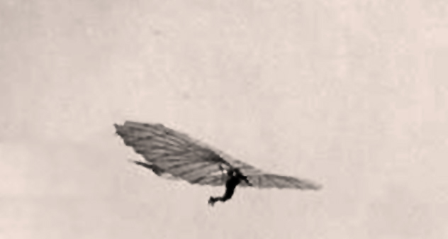 10b-man-strapped-to-kite