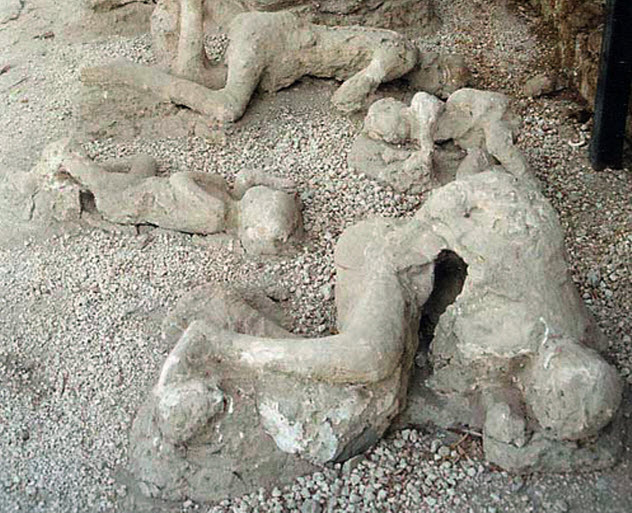 4-pompeii-victims