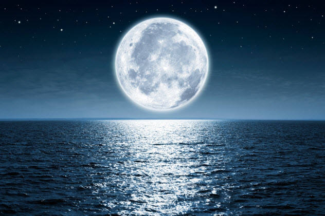 6-moon-reflection-over-water_82824995_SMALL