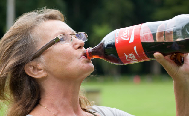 7-drinking-coke_16791735_SMALL