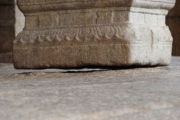 Hanging Pillar of Lepakshi