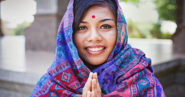 4a-bindi-nepalese-woman_75884149_SMALL