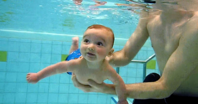 10-baby-swimming