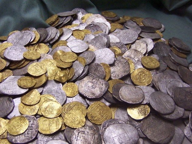 Gold-and-silver-coins-from-Flickr-Gerard_Belfast-e1375411950597