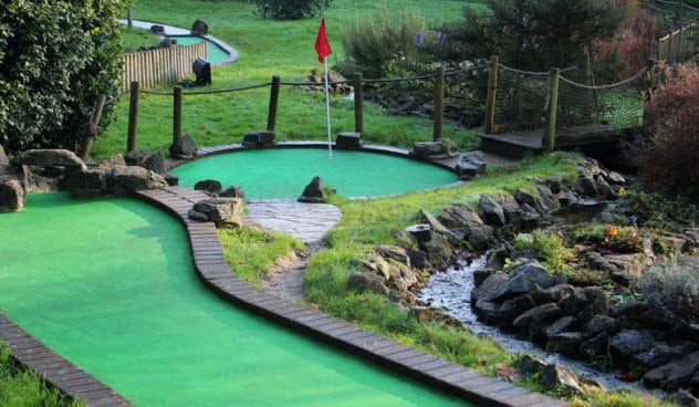 2c-mini-golf-529994835