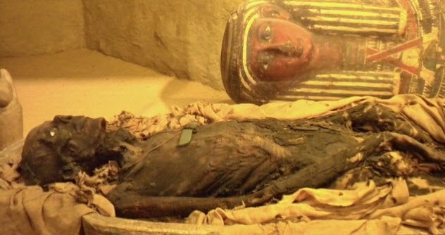 10a-ancient-egyptian-mummy