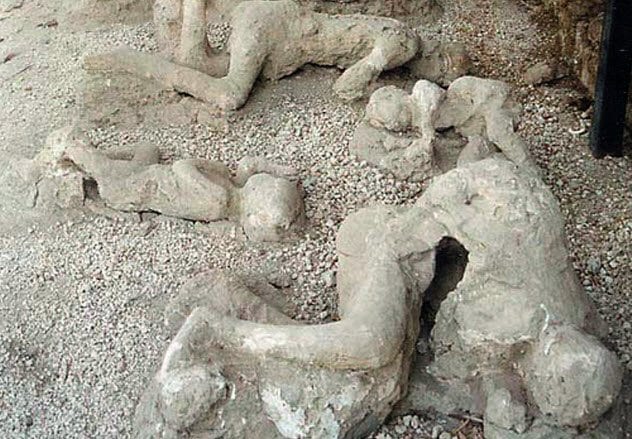 2-pompeii-victims