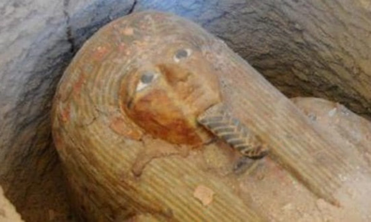 Sarcophagus Throat