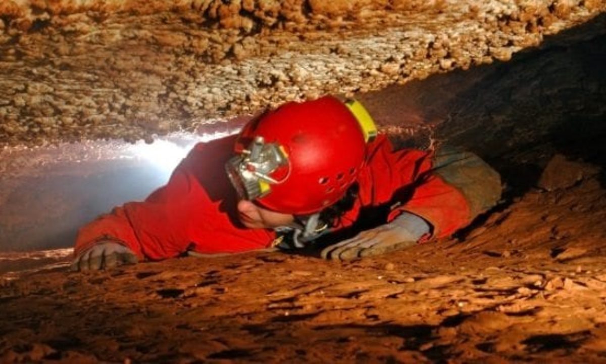 Terrifying moment panicked caver misses his air hole in tight