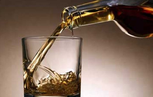 8-pour-prisoner-glass-of-liquor
