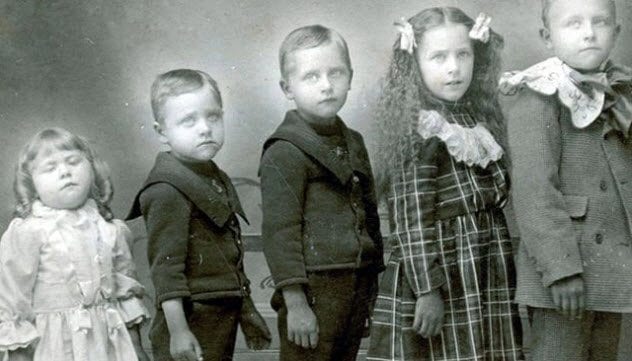 8-sibling-death-portrait-victorian-england