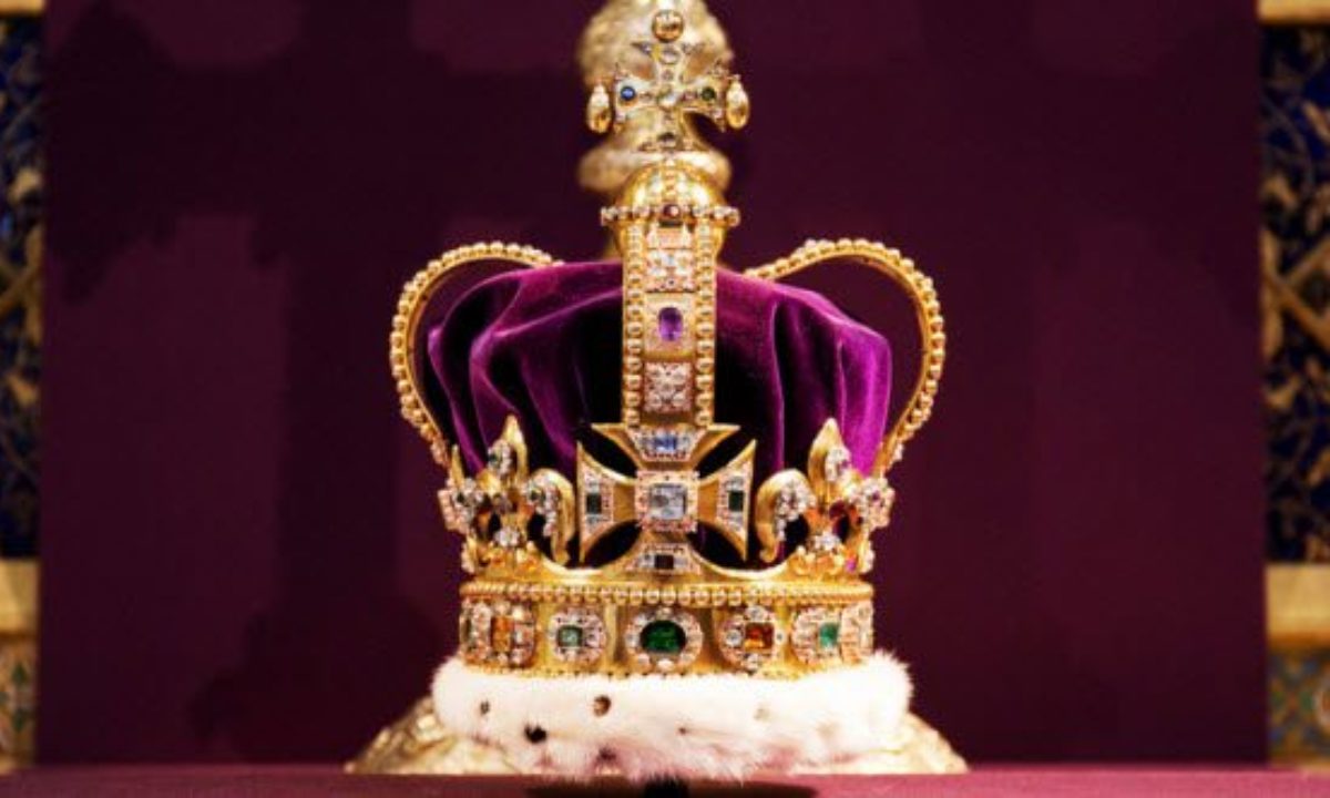 10 interesting facts about Queen Elizabeth II's crown that you may not have  known