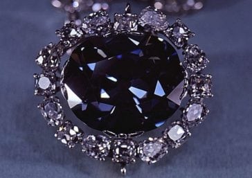 10 Daring Jewel Thieves Who Totally Got Away With Their Crimes - Listverse