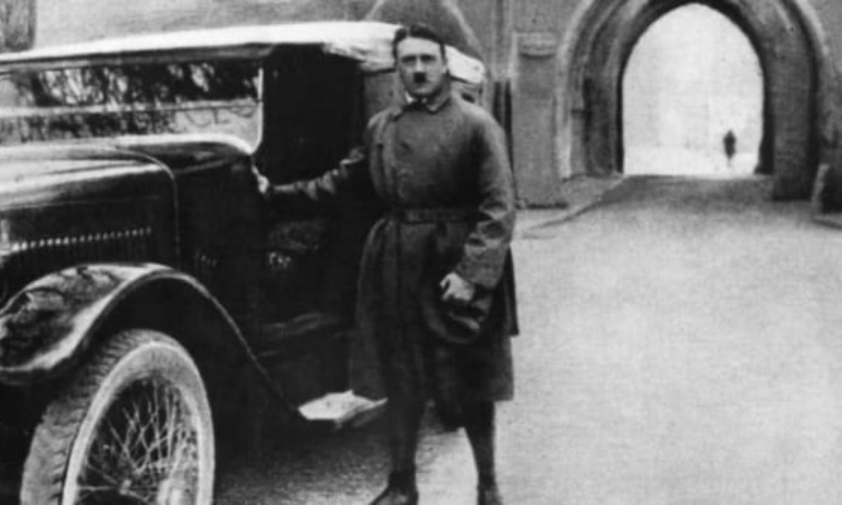 10 Fake Photographs And Paintings Of Adolf Hitler