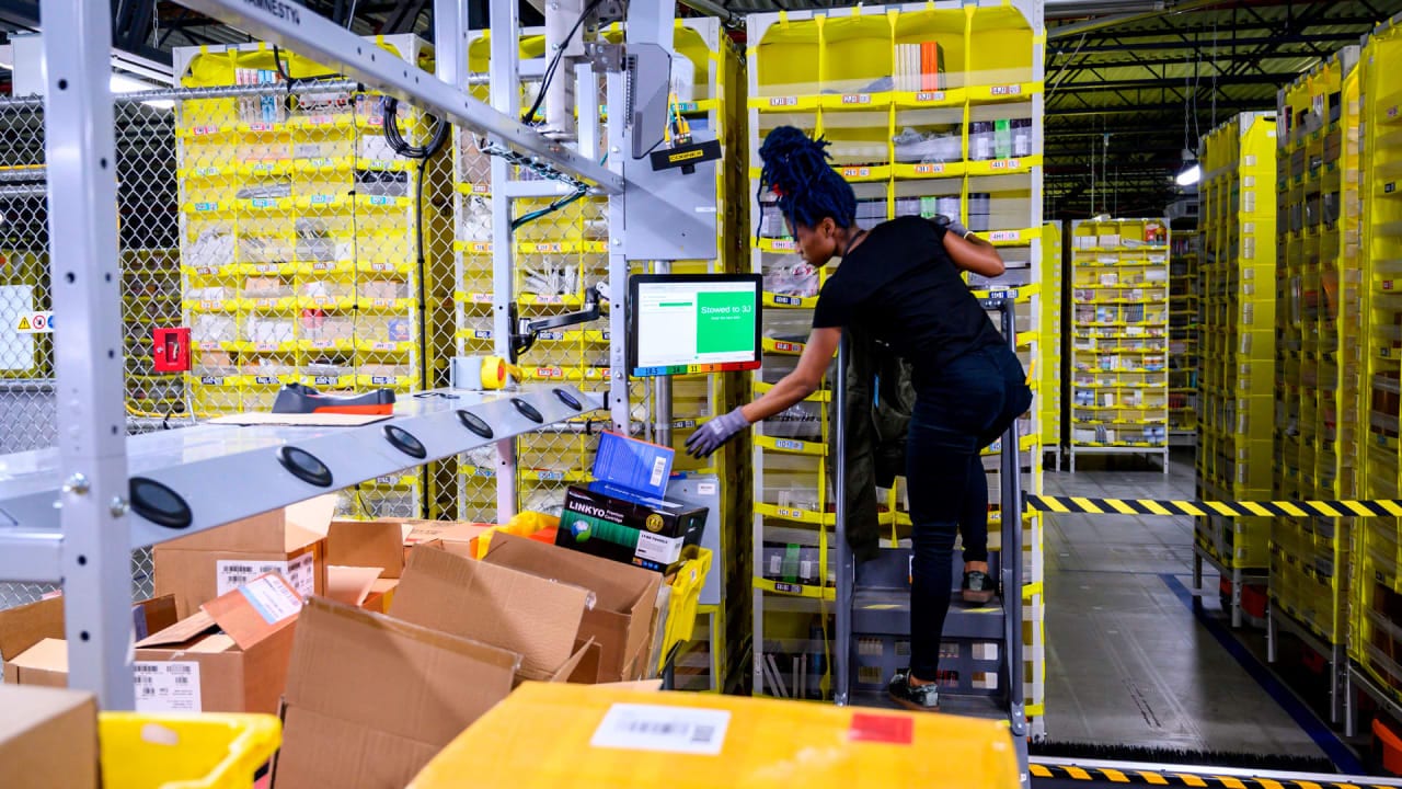 Top 10 Horrifying Facts About Working In An Amazon Warehouse - Listverse