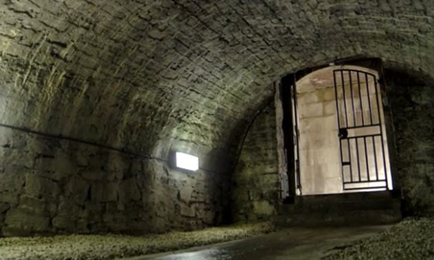 Top 10 Secret Tunnels And Underground Passageways In Ireland - Listverse 4