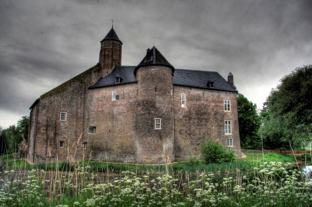 10 Stunning Images of Supposedly Haunted Places - 29