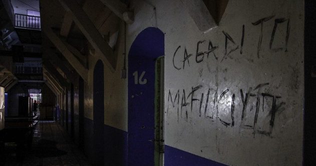 10 Disturbing and Eerie Photographs of Abandoned Prisons - Vimarsana News