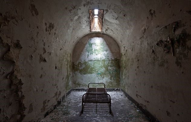 10 Disturbing and Eerie Photographs of Abandoned Prisons - Listverse 9