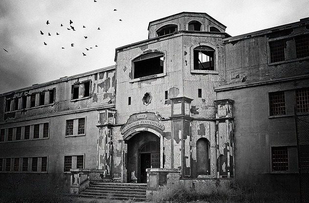 10 Disturbing and Eerie Photographs of Abandoned Prisons - Listverse 1
