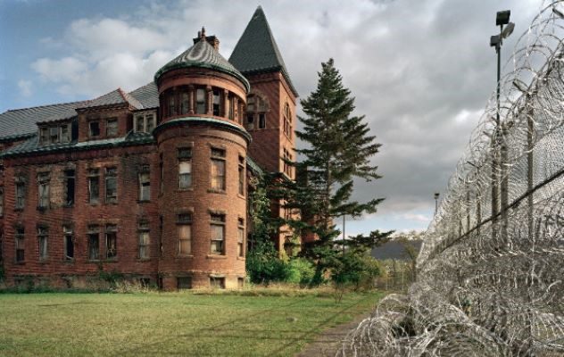 10 Former Lunatic Asylums Now Put to Other Uses - Listverse 2