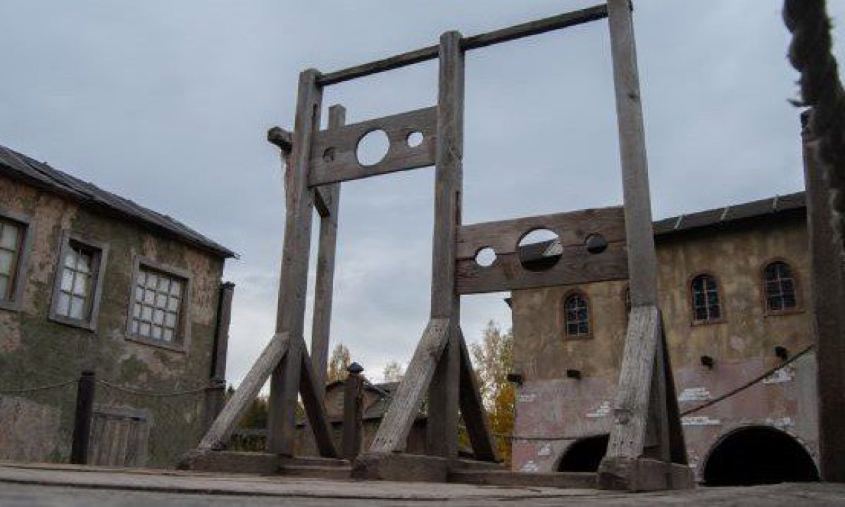 10 Fascinating Glimpses into Medieval Crime Investigation