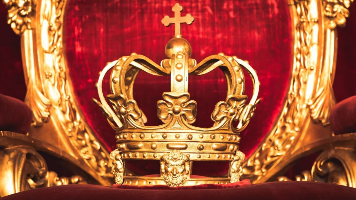 10 Royal Dynasties That Endured for Centuries - Listverse