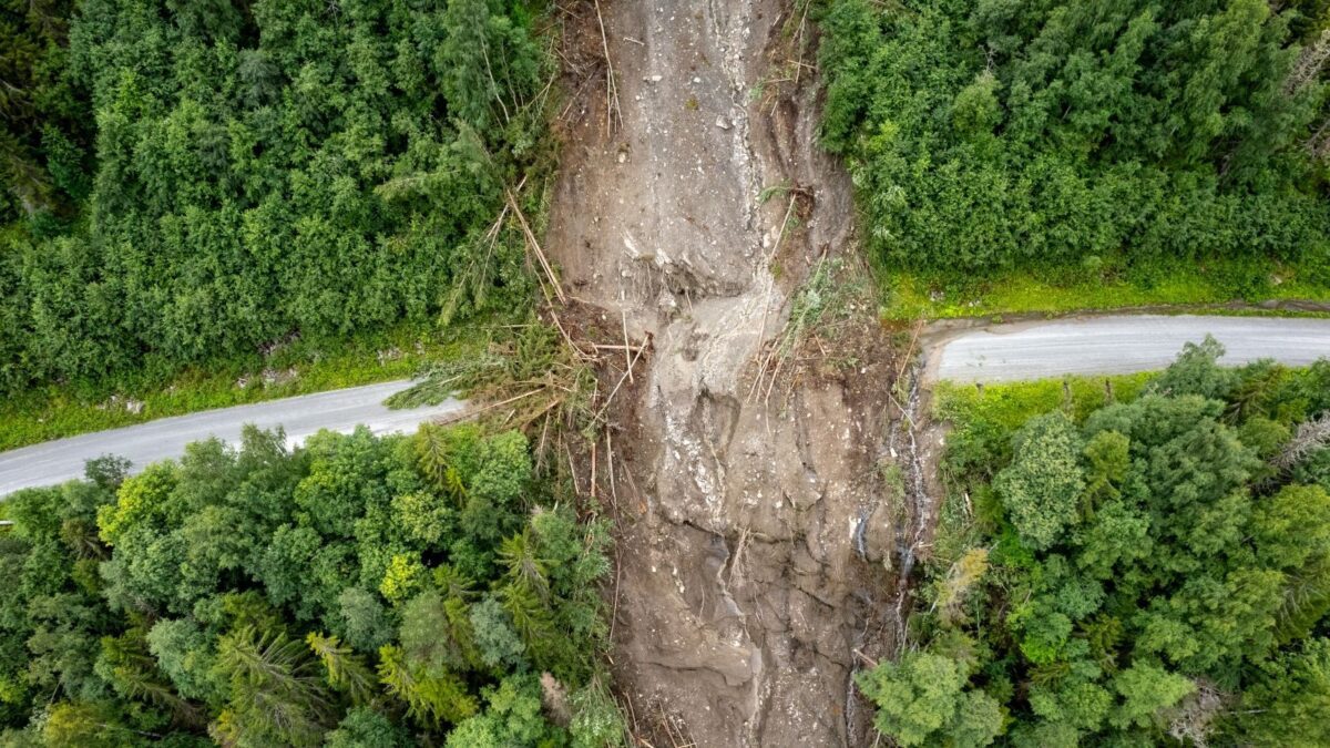 10 Formidable Ways the Earth Can Turn Dangerous Suddenly - Listverse